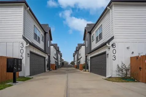 303 Blueberry Street B Houston TX 77018