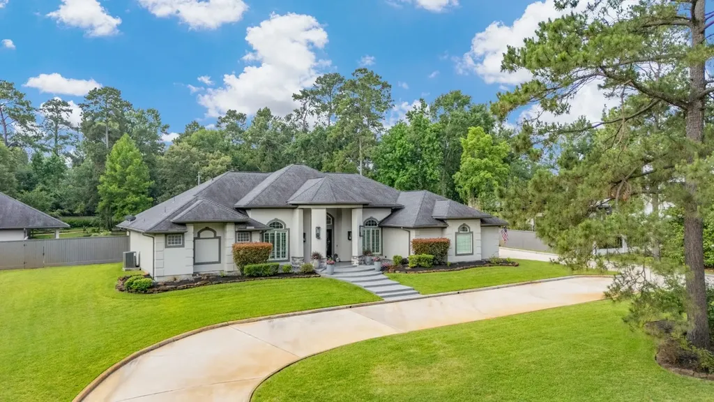11 Turtle Cove Court Kingwood TX 77346
