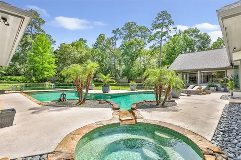 11 Turtle Cove Court Kingwood TX 77346