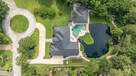 11 Turtle Cove Court Kingwood TX 77346