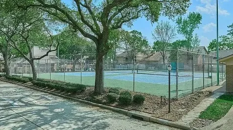 6983 Oakwood Park Houston TX 77040