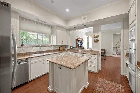 618 Shadywood Road Houston TX 77057