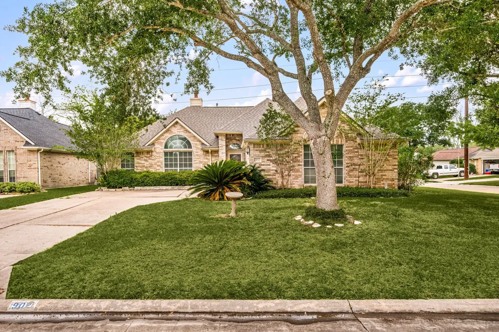 902 W Palmcrest Court Pearland TX 77584