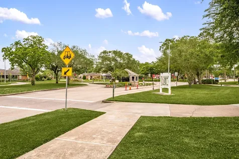 902 W Palmcrest Court Pearland TX 77584