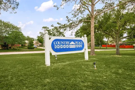 902 W Palmcrest Court Pearland TX 77584