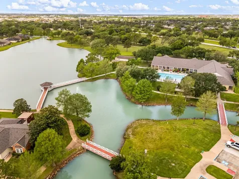 902 W Palmcrest Court Pearland TX 77584