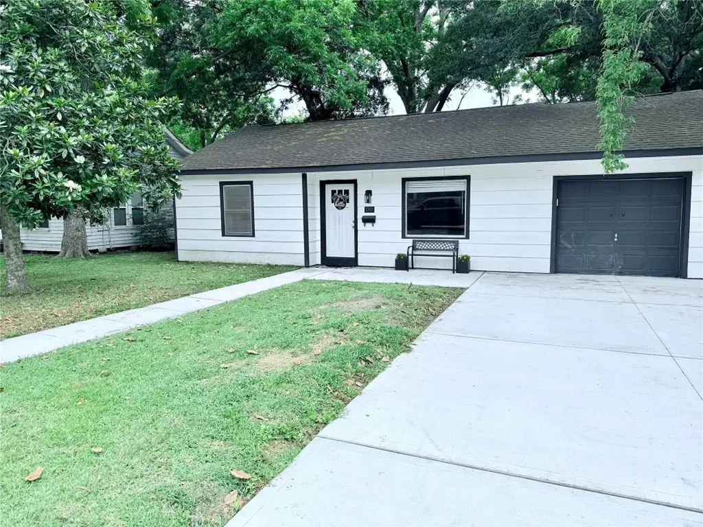 1301 Fairview Drive Alvin TX 77511