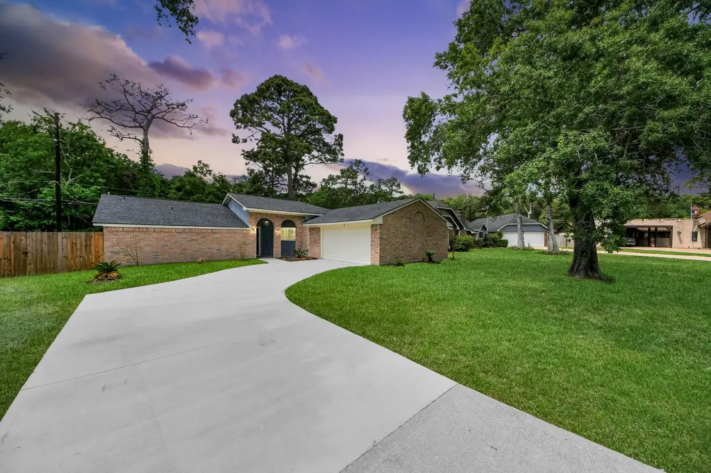 7427 Willow Oak Drive Baytown TX 77521