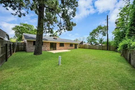 7427 Willow Oak Drive Baytown TX 77521