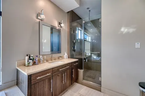 5521 Kiam Street Houston TX 77007
