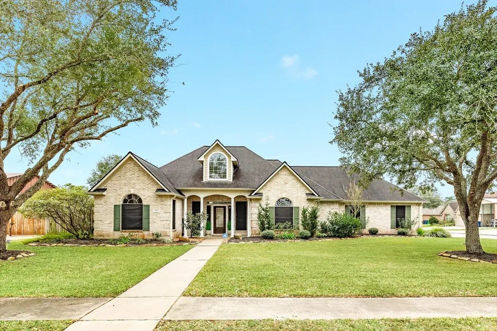 900 N Belle Street Angleton TX 77515