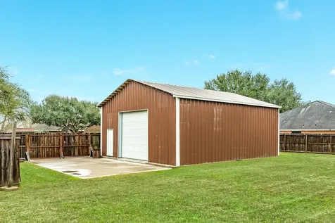 900 N Belle Street Angleton TX 77515