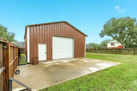900 N Belle Street Angleton TX 77515