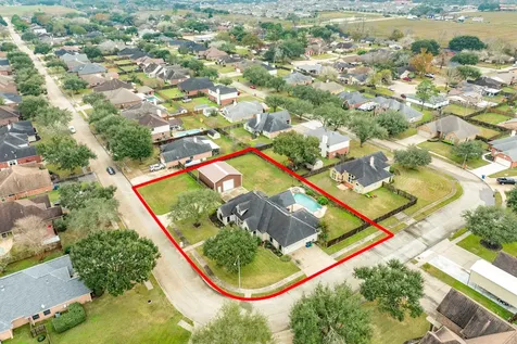 900 N Belle Street Angleton TX 77515