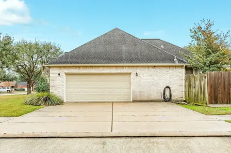 900 N Belle Street Angleton TX 77515