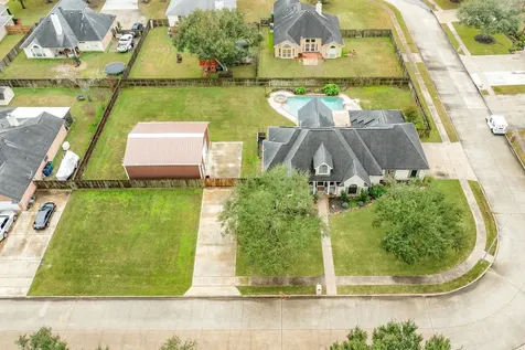 900 N Belle Street Angleton TX 77515