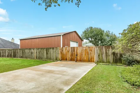 900 N Belle Street Angleton TX 77515