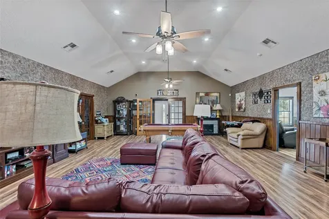 1314 N Tammye Lane Madisonville TX 77864