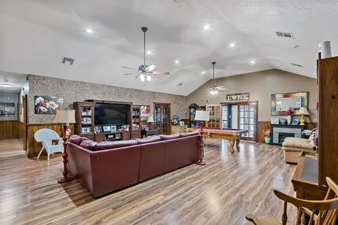 1314 N Tammye Lane Madisonville TX 77864