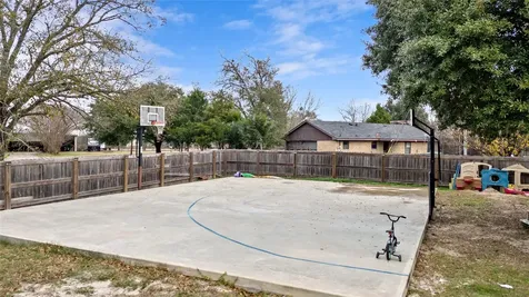 1314 N Tammye Lane Madisonville TX 77864