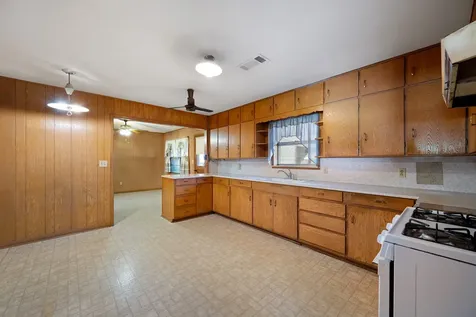 314 County Road 233 Wharton TX 77488