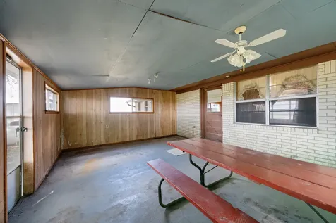314 County Road 233 Wharton TX 77488