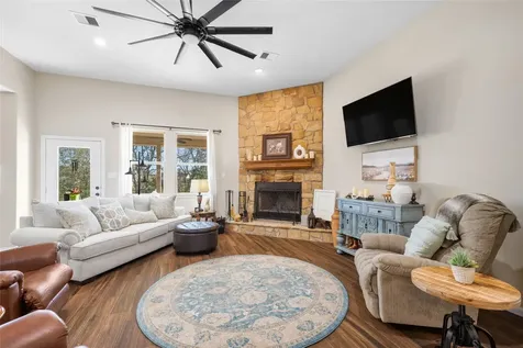 9467 Loop Road Bellville TX 77418