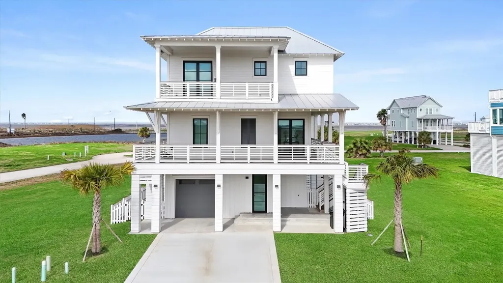 10818 Sweetwater Cove Boulevard Galveston TX 77554