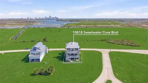10818 Sweetwater Cove Boulevard Galveston TX 77554