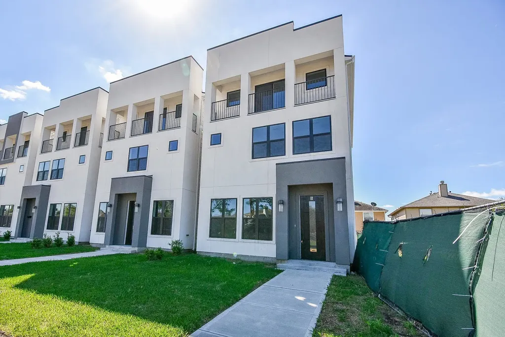 15000 S Richmond Avenue 6 Houston TX 77082