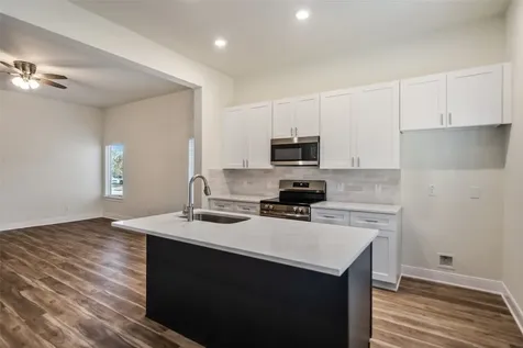 408 W Marlin Street Willis TX 77378