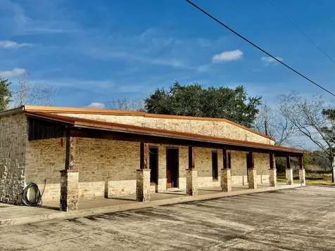 851 County Road 149 Alvin TX 77511