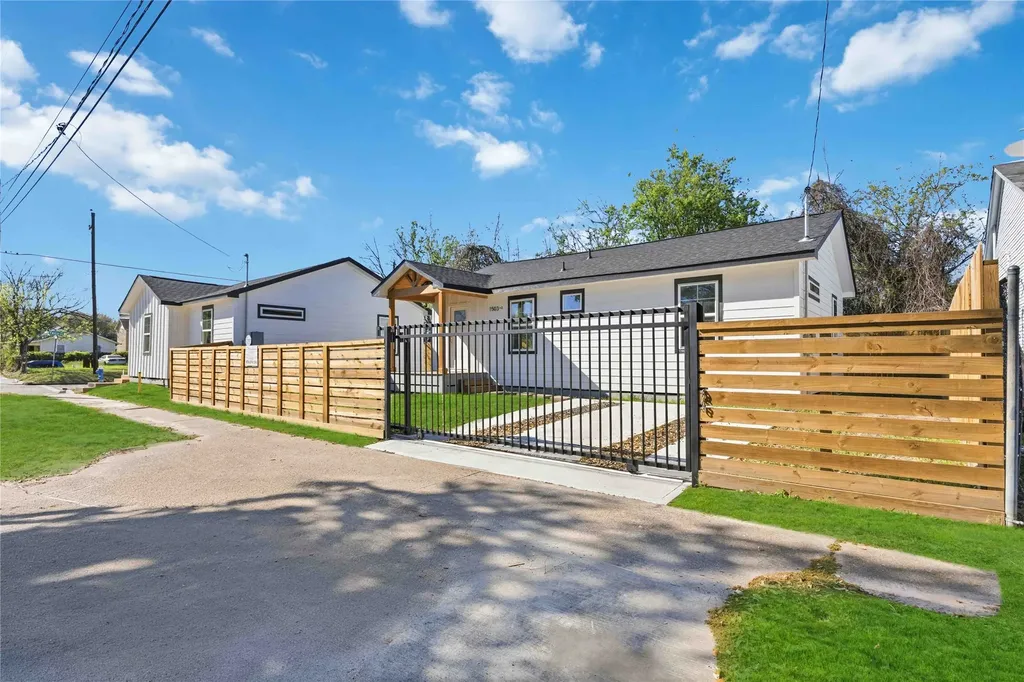 1503 Cavalcade Street 1-2 Houston TX 77009