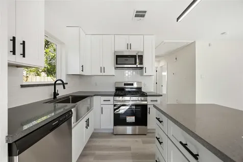 1503 Cavalcade Street 1-2 Houston TX 77009