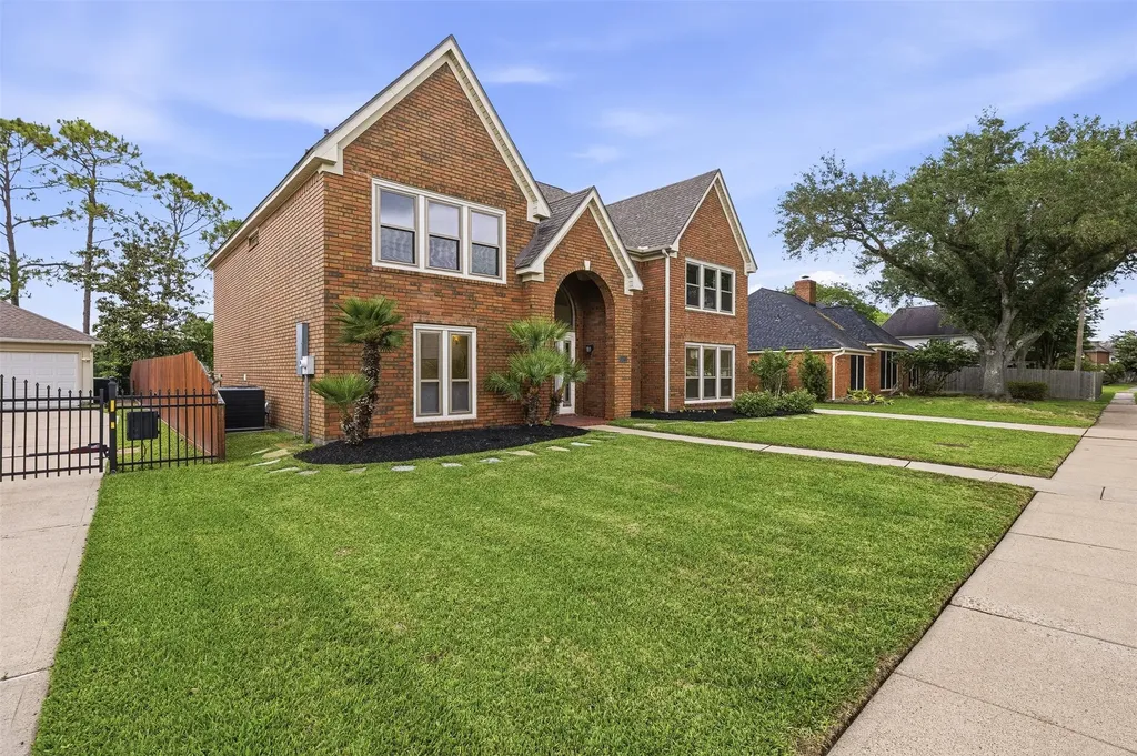 2312 Pebble Beach Drive League City TX 77573