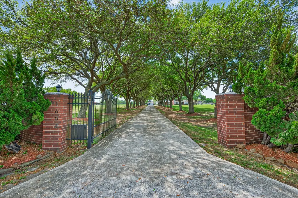 1608 Krenek Road Crosby TX 77532