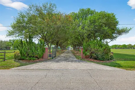 1608 Krenek Road Crosby TX 77532