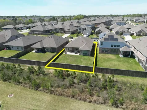 19043 Pinewood Grove Trail New Caney TX 77357