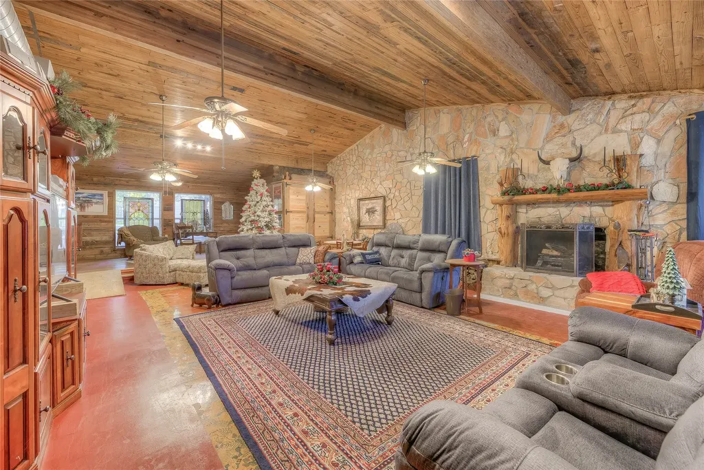 300 L Green Road Cleveland TX 77328