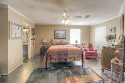300 L Green Road Cleveland TX 77328