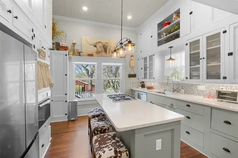 542 S Main Street La Grange TX 78945