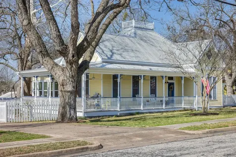 542 S Main Street La Grange TX 78945