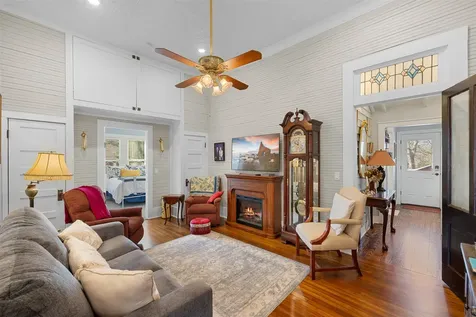 542 S Main Street La Grange TX 78945