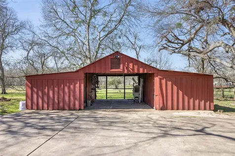 542 S Main Street La Grange TX 78945