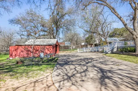 542 S Main Street La Grange TX 78945
