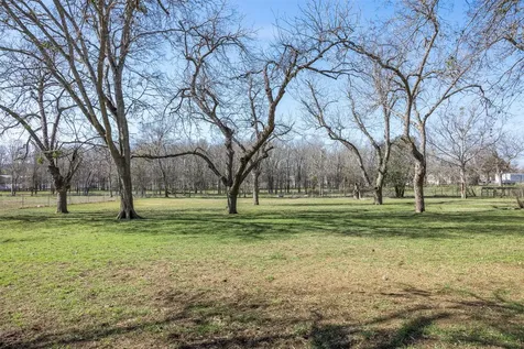 542 S Main Street La Grange TX 78945
