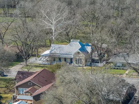 542 S Main Street La Grange TX 78945