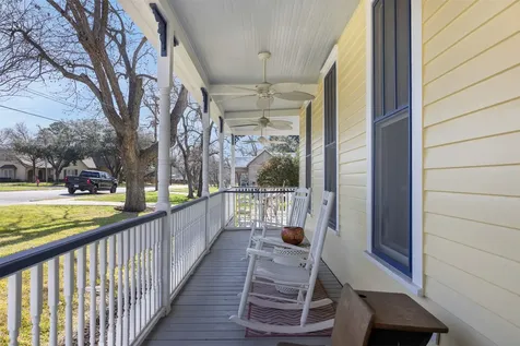542 S Main Street La Grange TX 78945