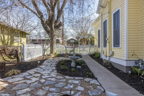 542 S Main Street La Grange TX 78945