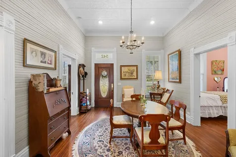 542 S Main Street La Grange TX 78945